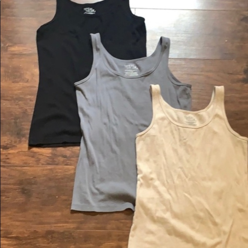 Lot of 3 layering tanks - medium